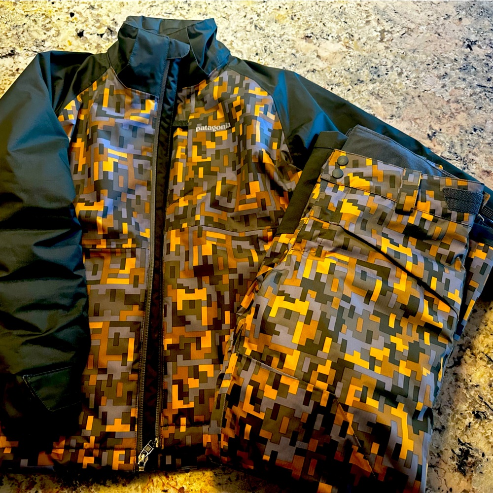Patagonia almost brand new Snow pants & Jacket